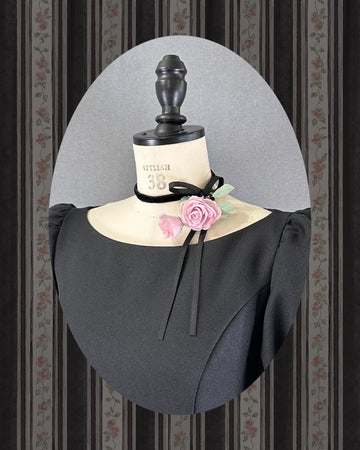 Rose promise choker