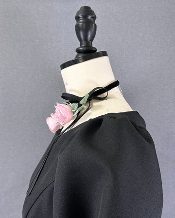 Rose promise choker