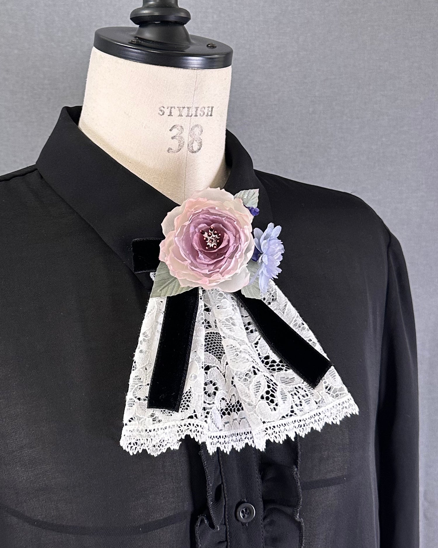Secret garden jabot