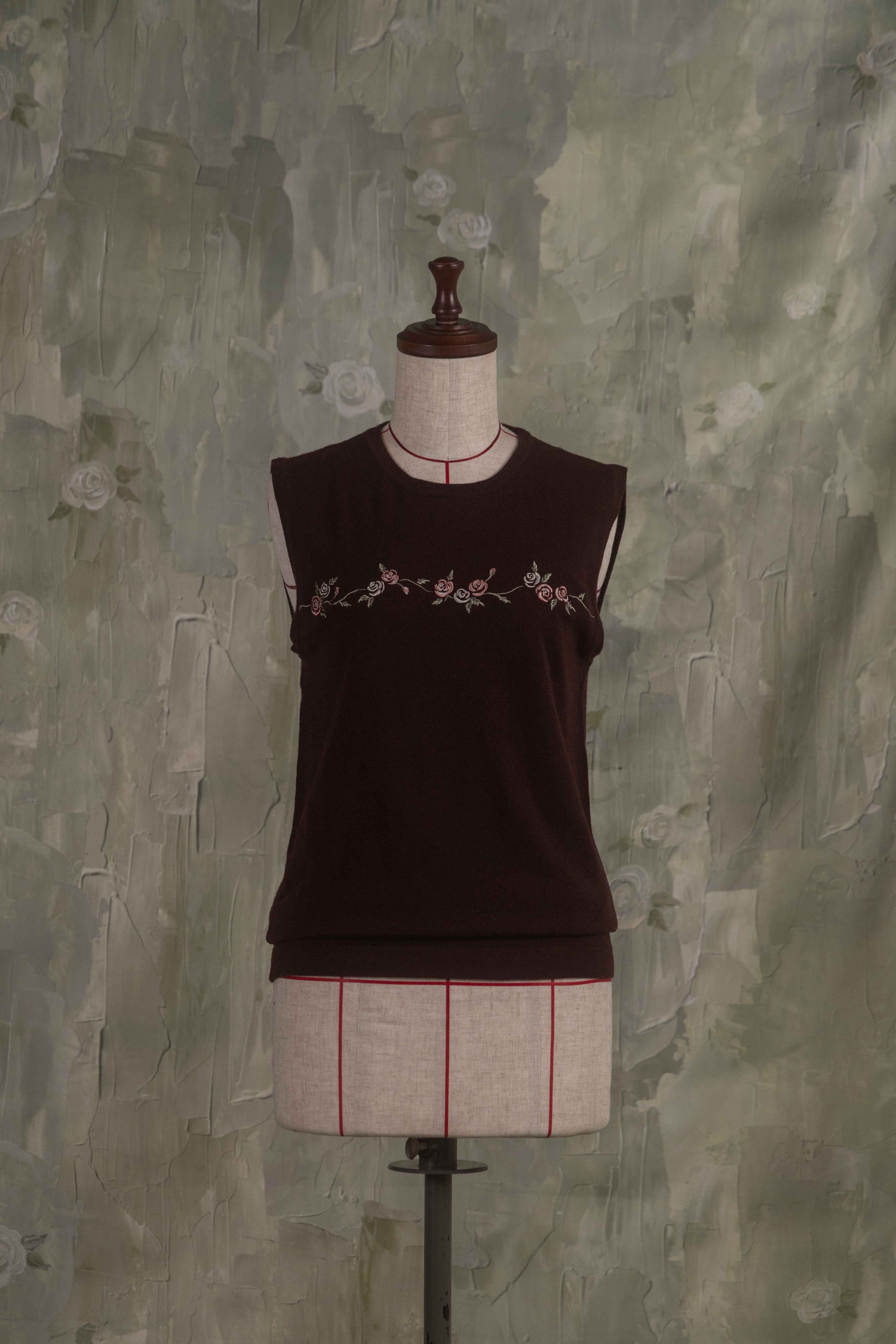 Rose embroidery ensemble