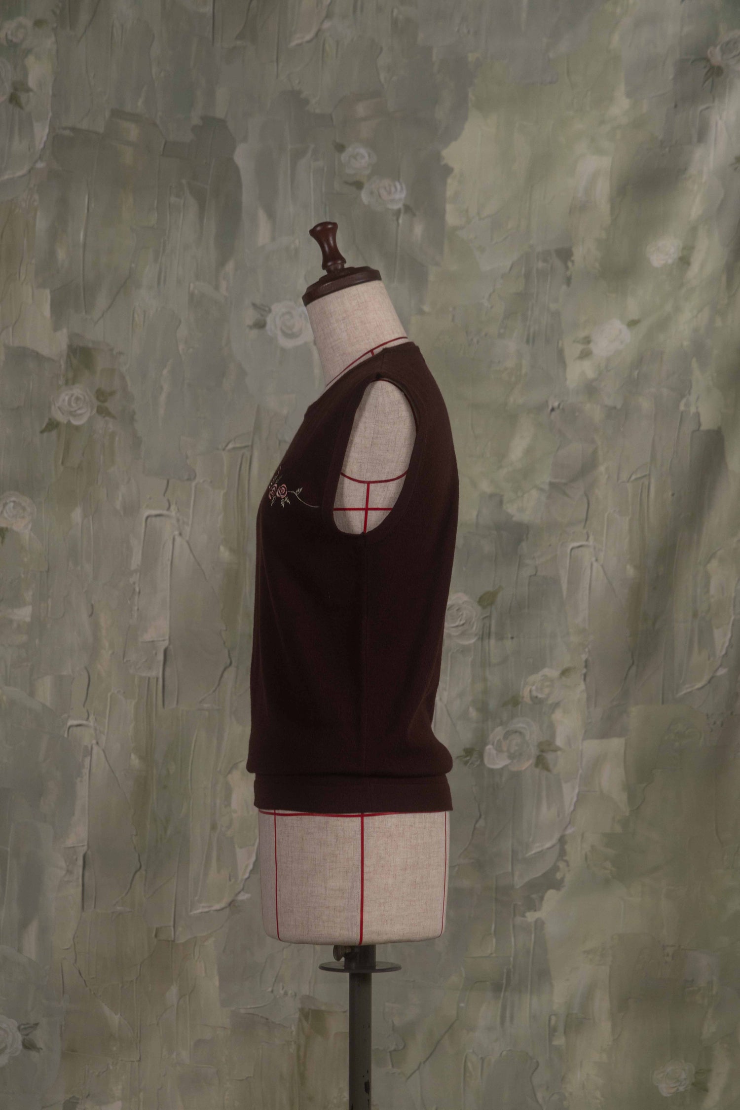 Rose embroidery ensemble