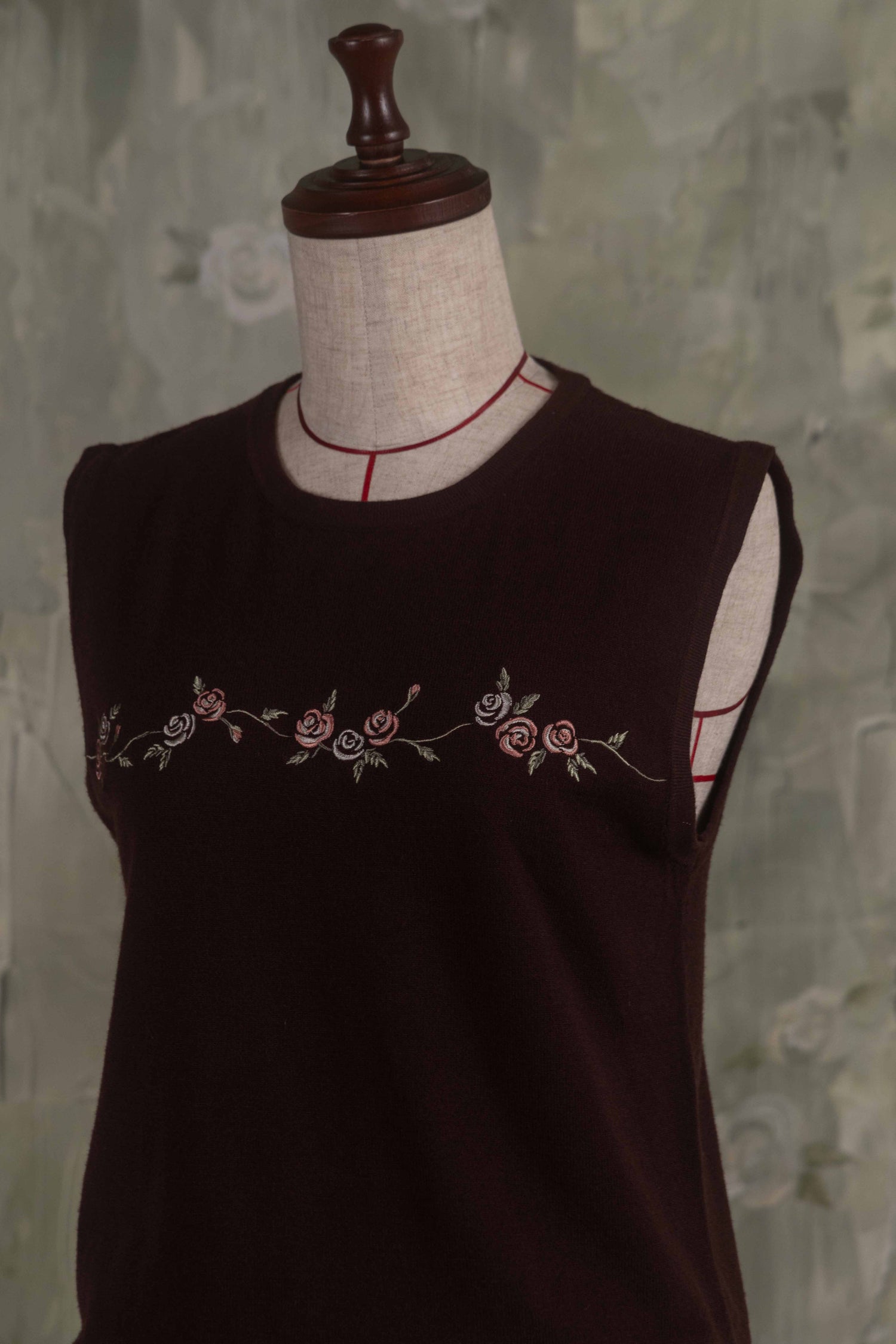 Rose embroidery ensemble