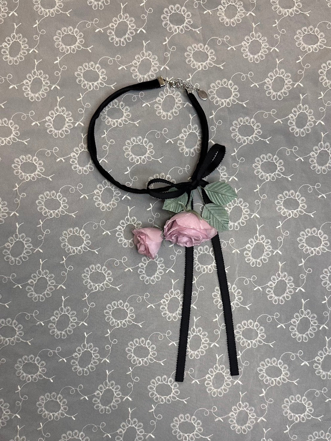 Rose promise choker