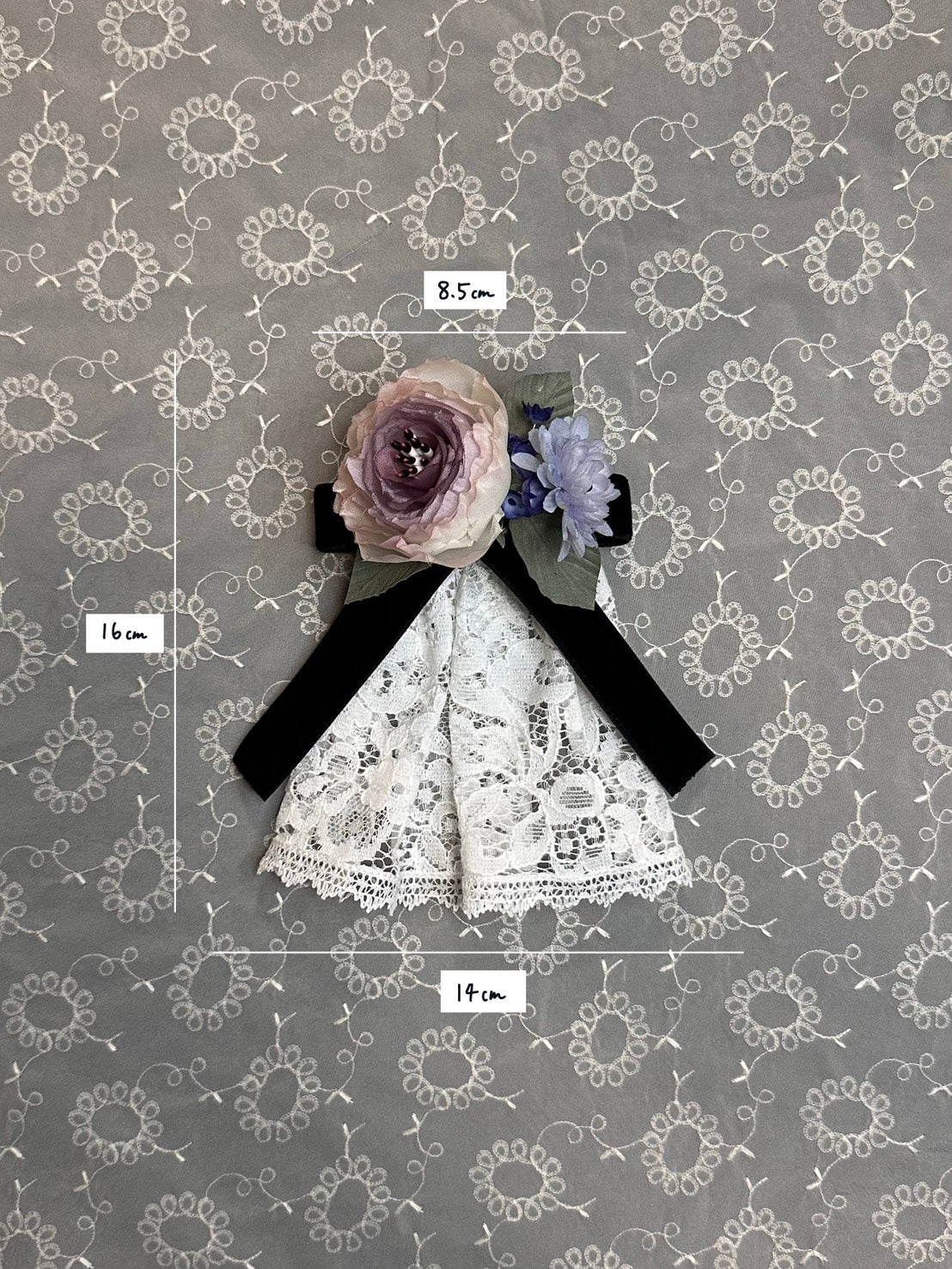 Secret garden jabot