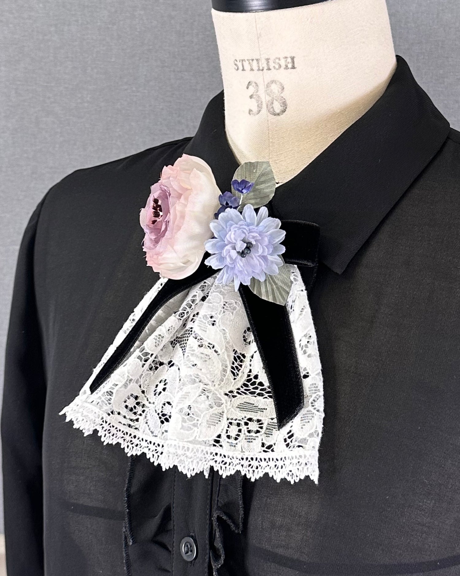 Secret garden jabot