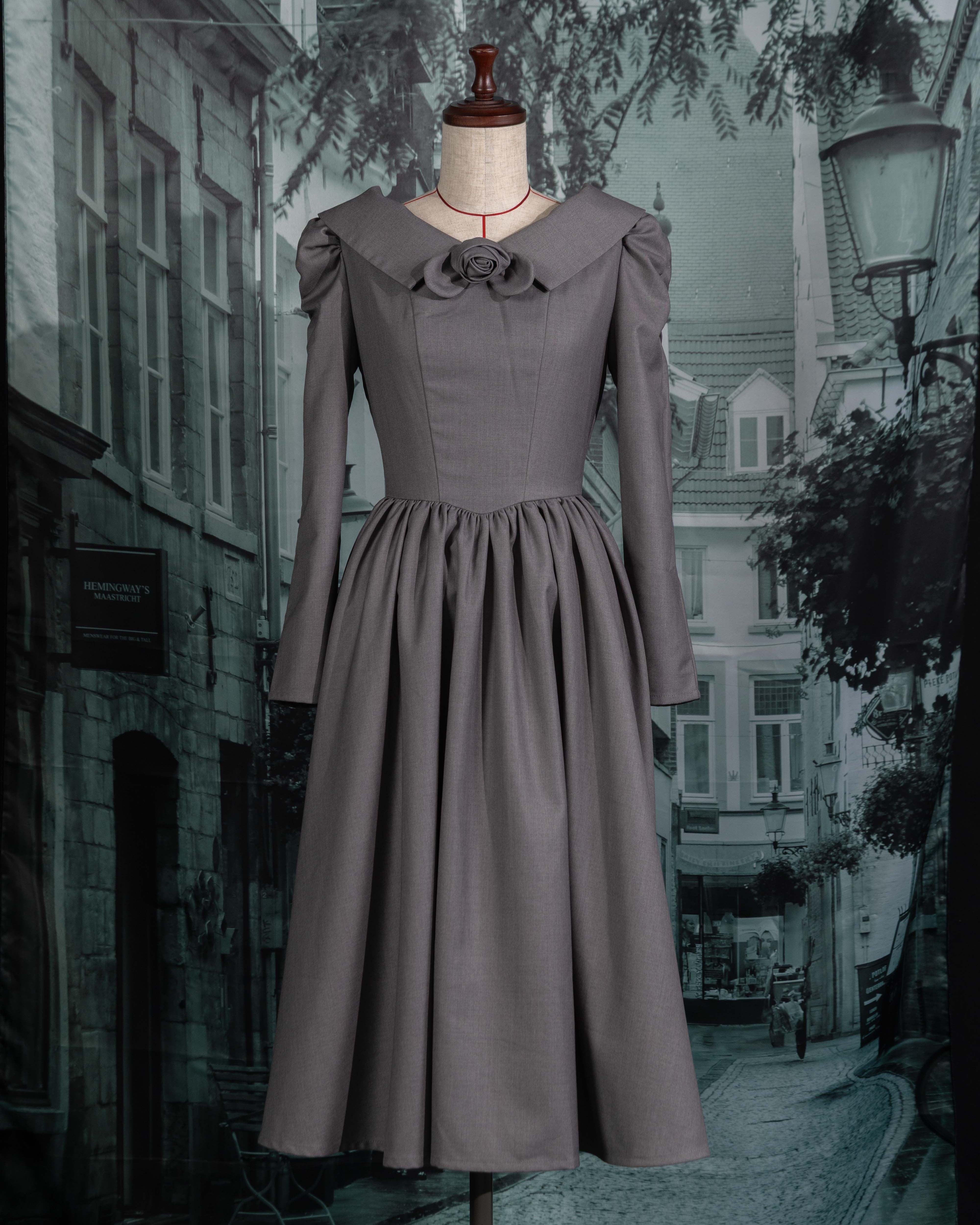 Classical rose dress – Mayo Suzuki