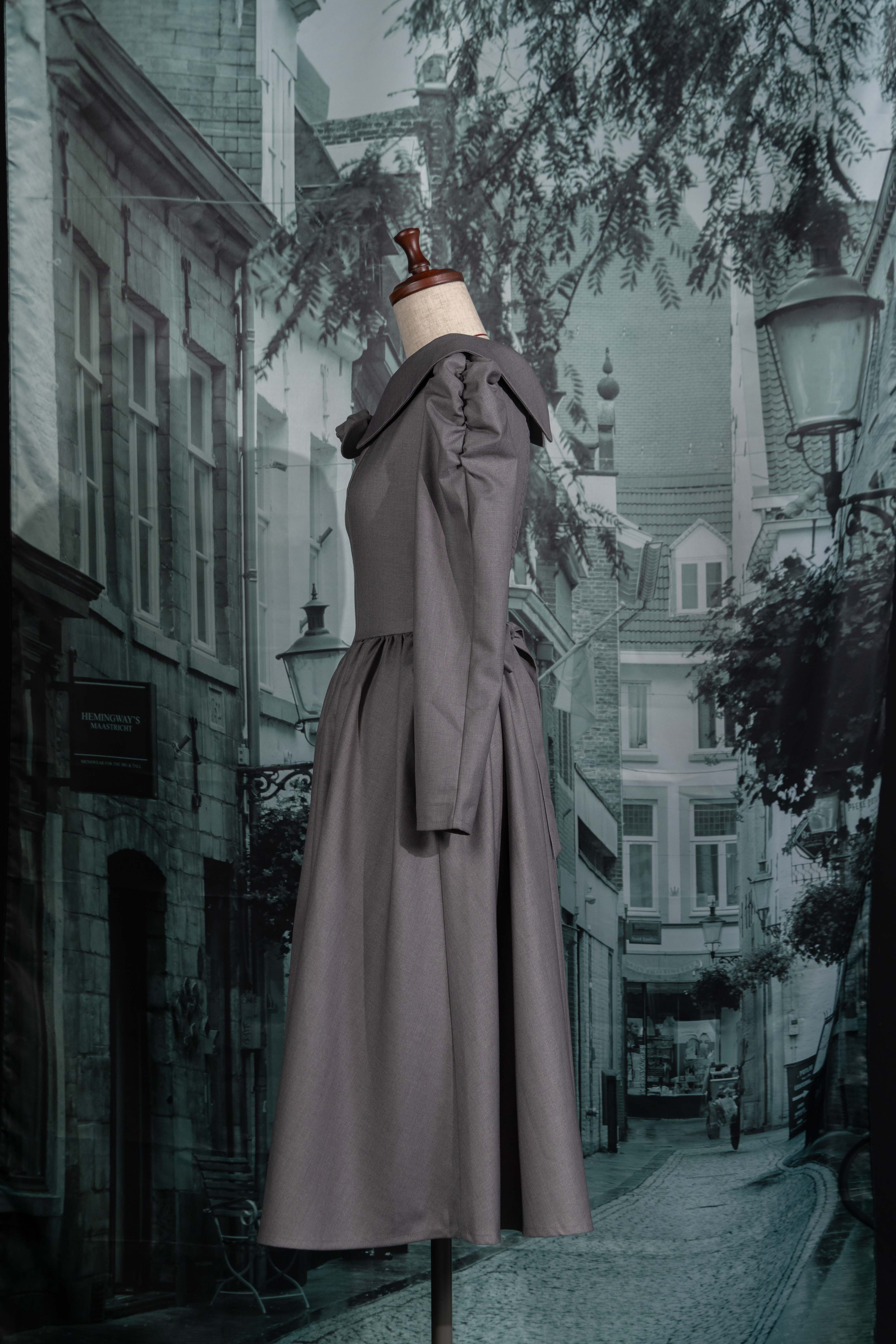 Classical rose dress – Mayo Suzuki
