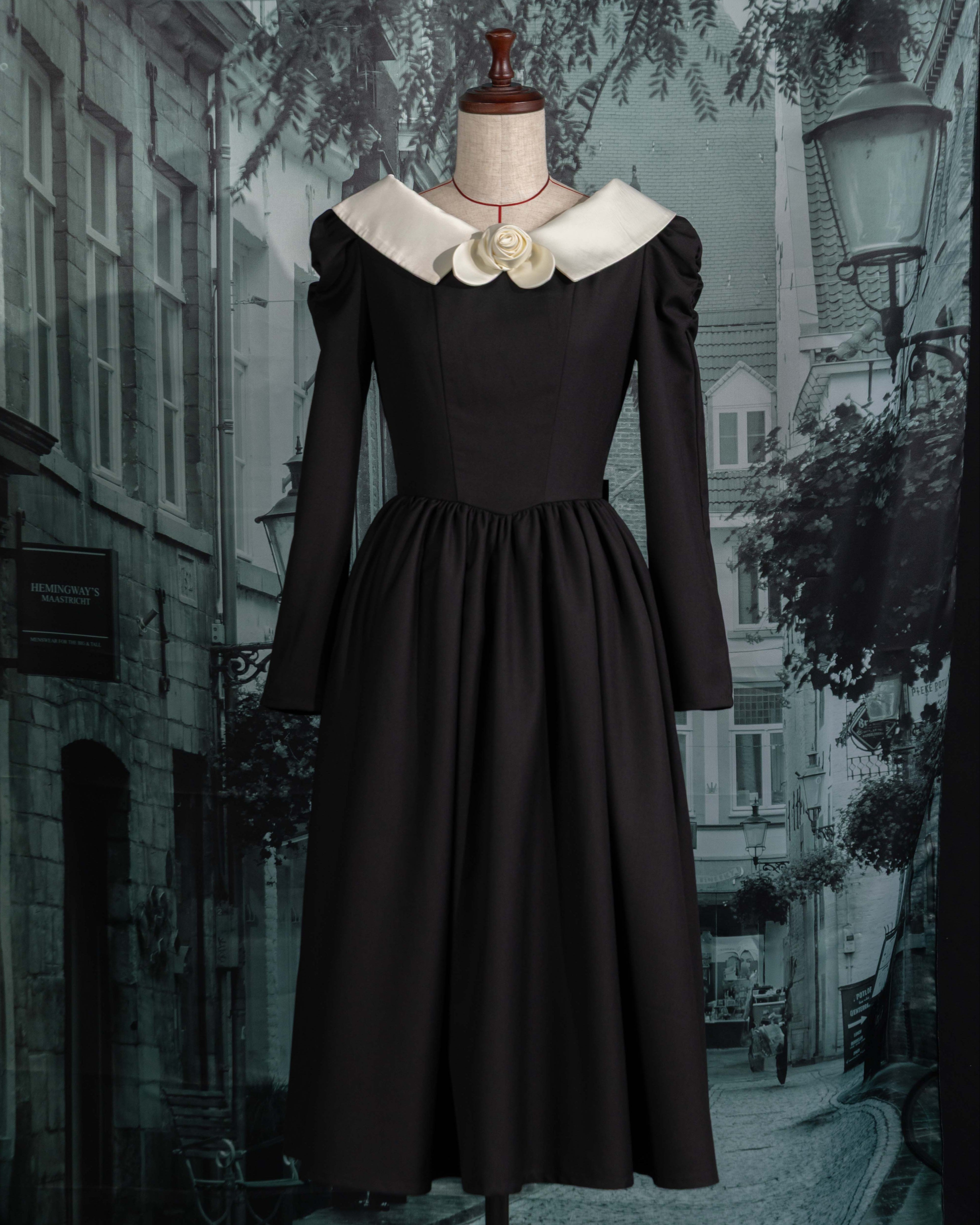 Classical rose dress – Mayo Suzuki