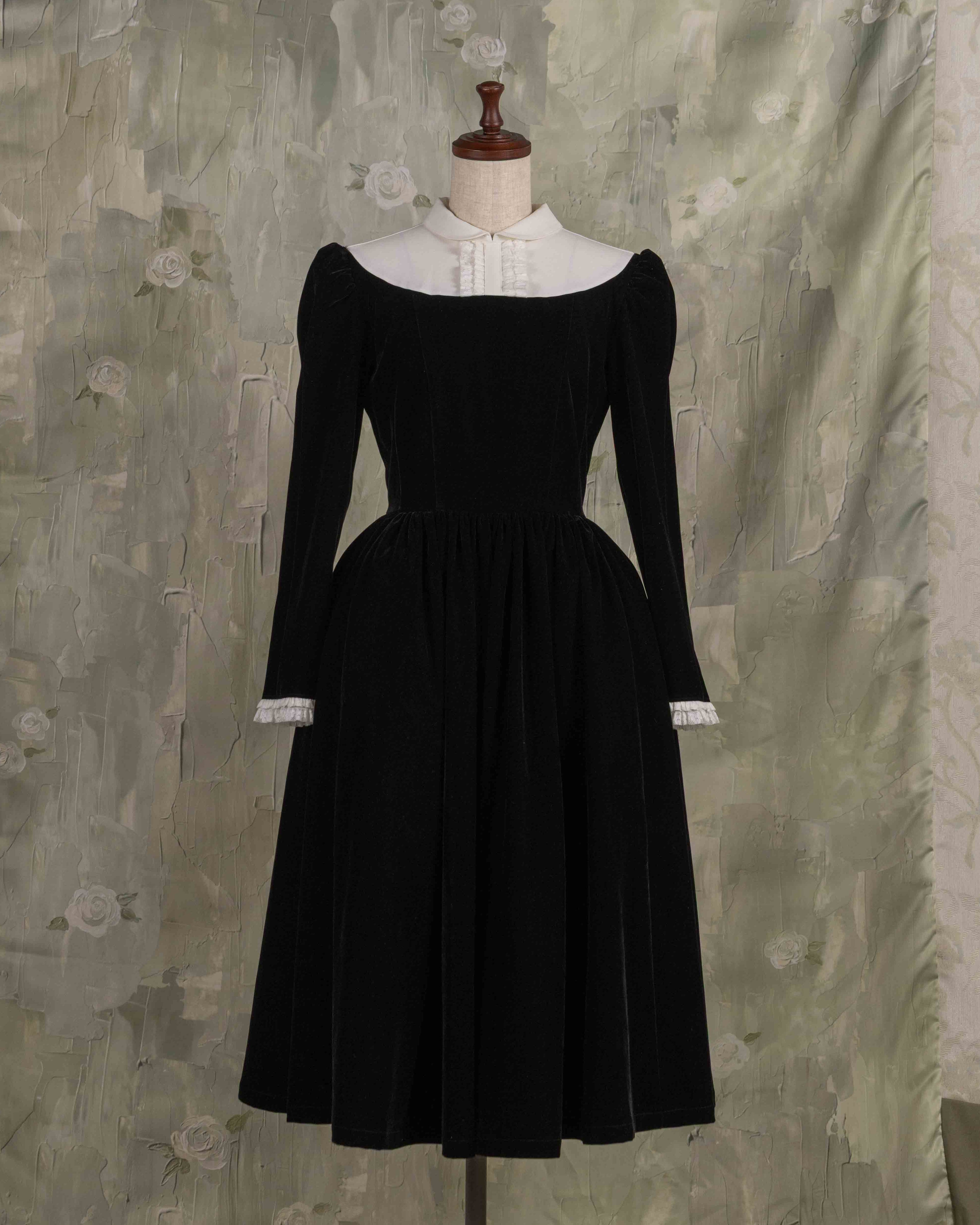 Black museé dress – Mayo Suzuki