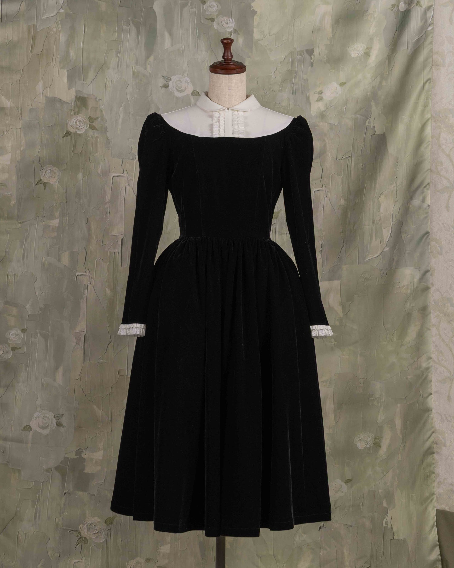 Black museé dress
