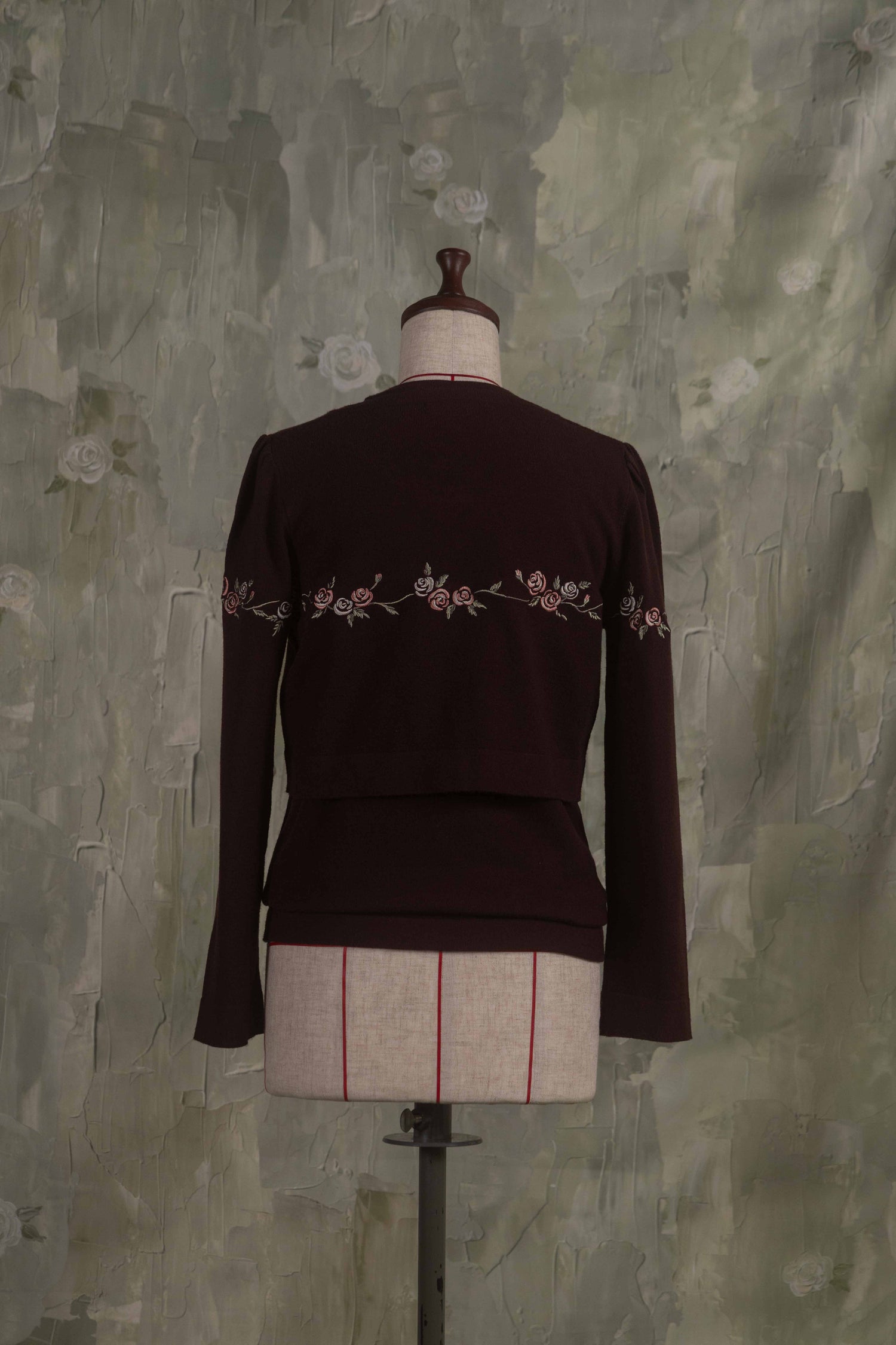 Rose embroidery ensemble