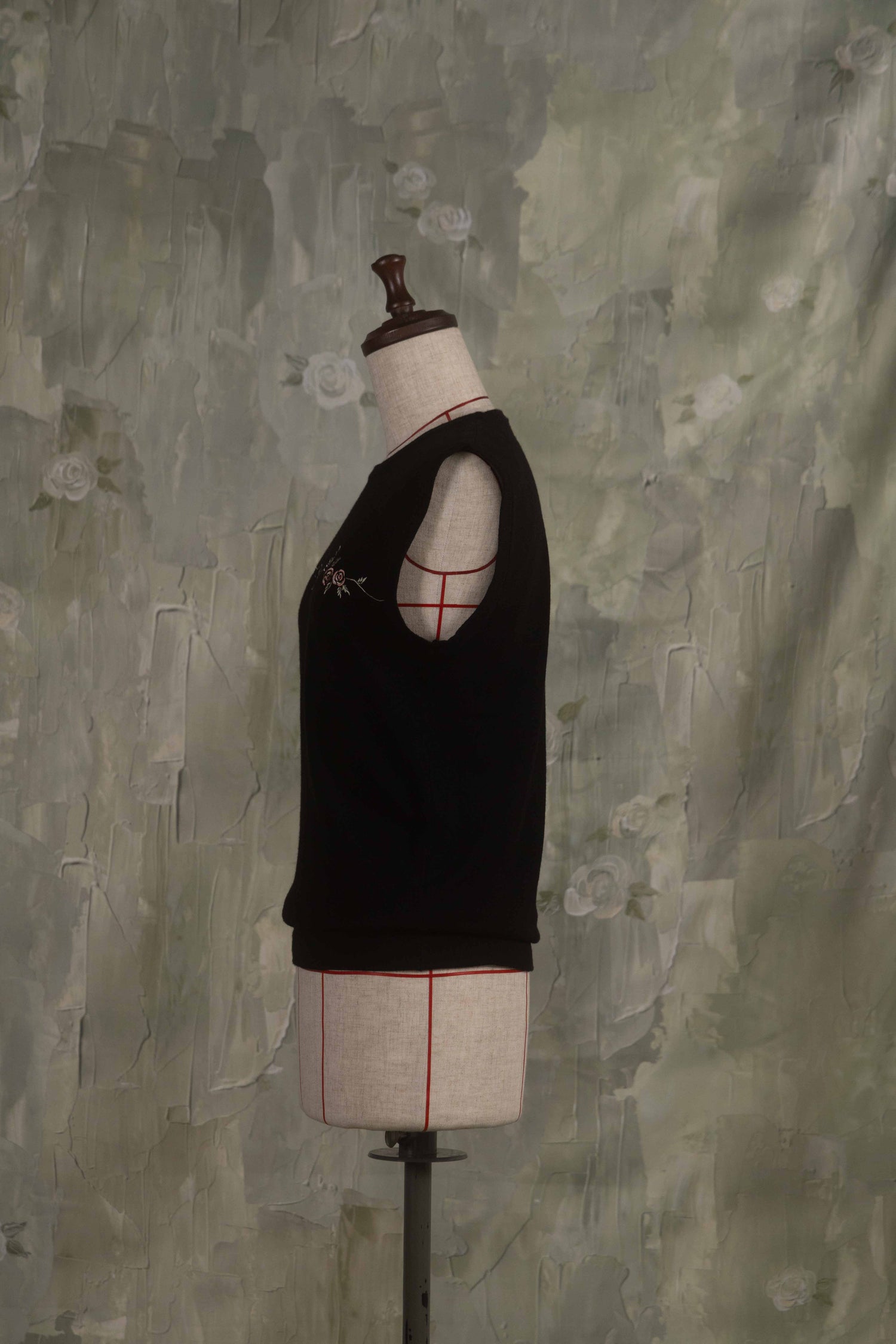 Rose embroidery ensemble