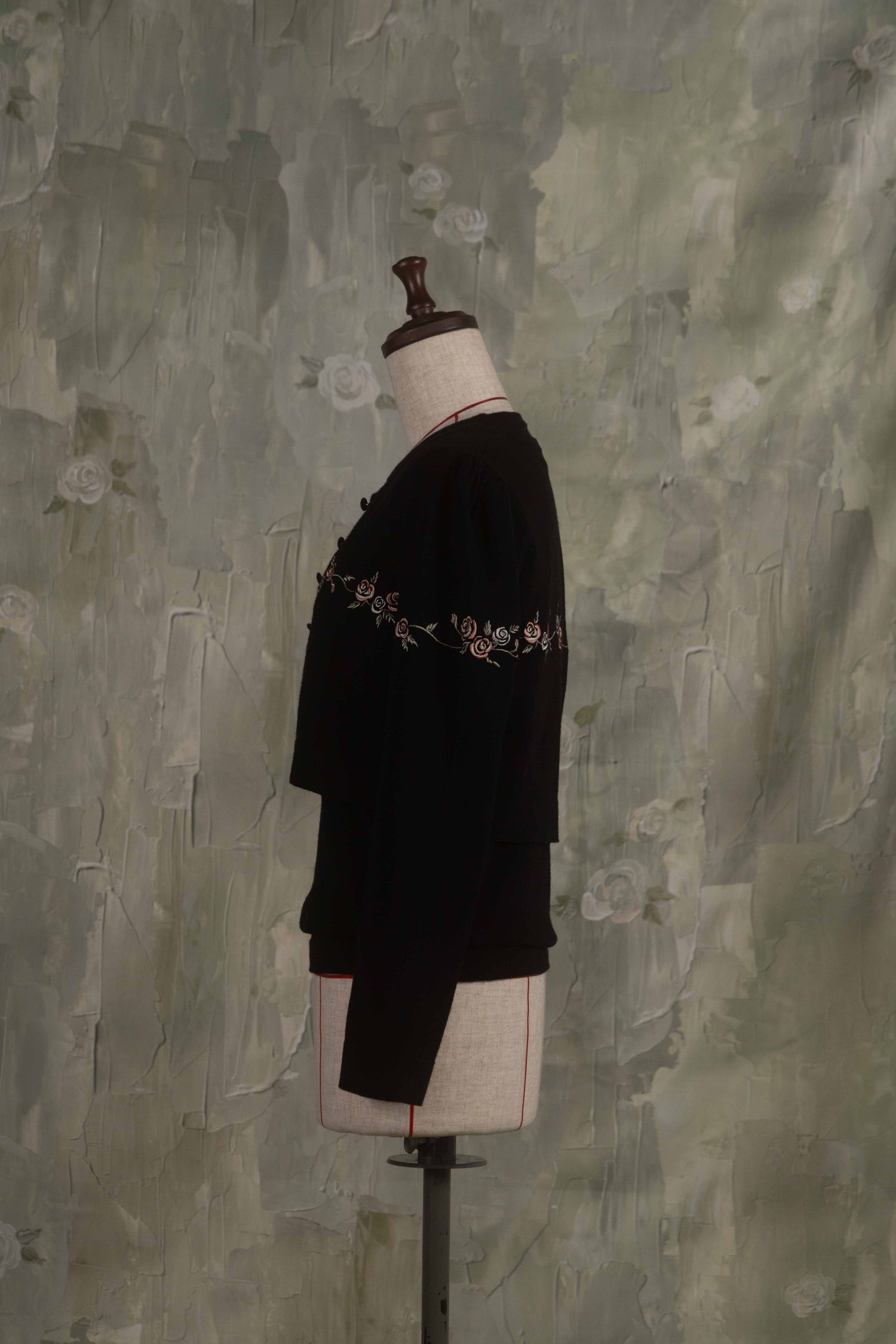 Rose embroidery ensemble