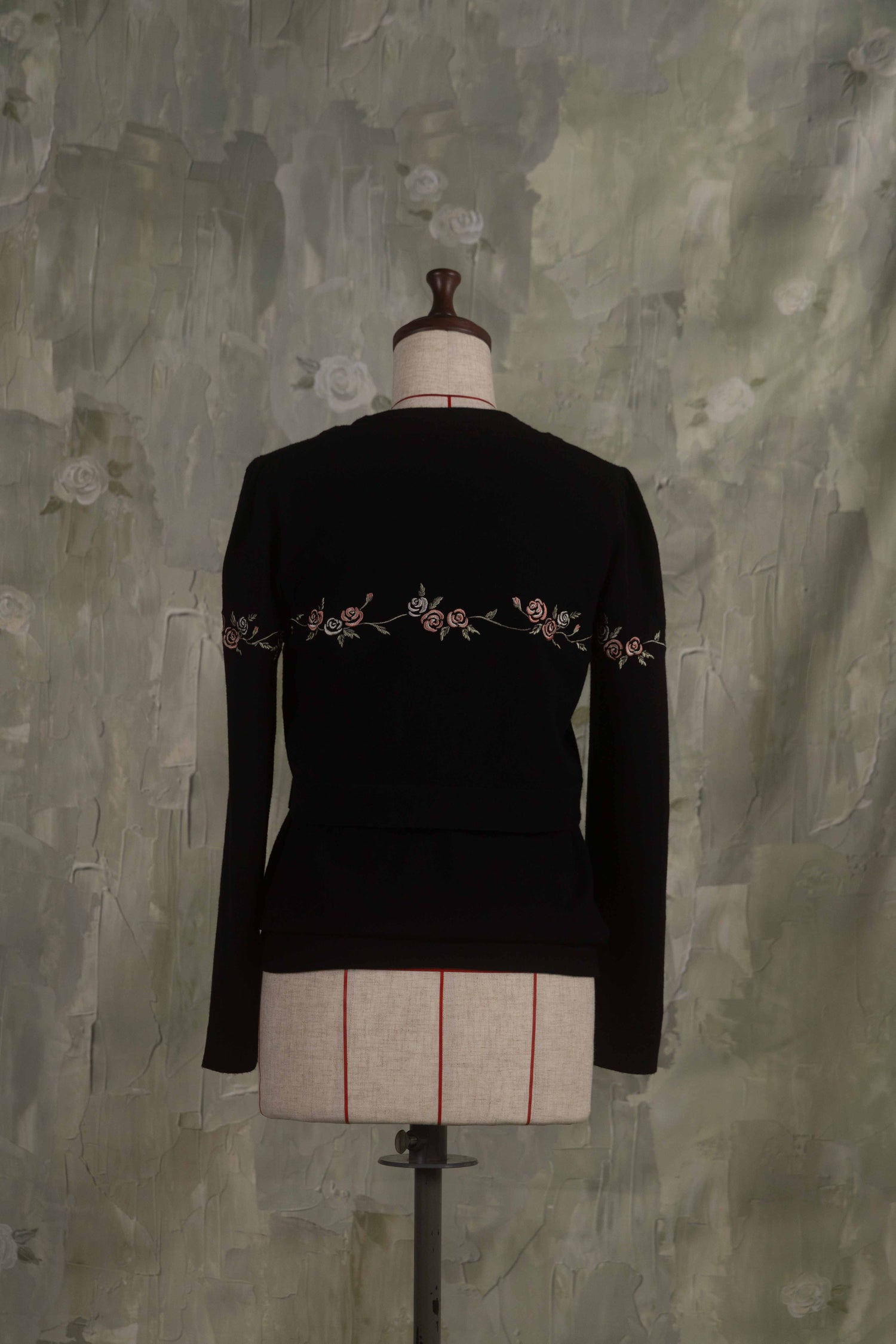 Rose embroidery ensemble